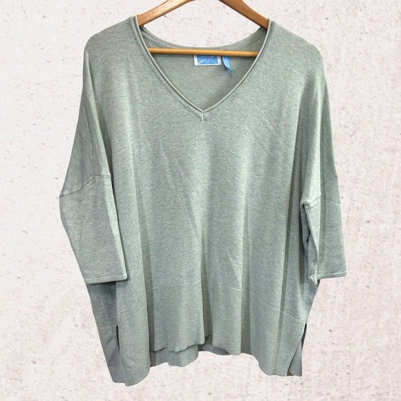 Elegant Green V-Neck Blouse - Picture 1 of 3